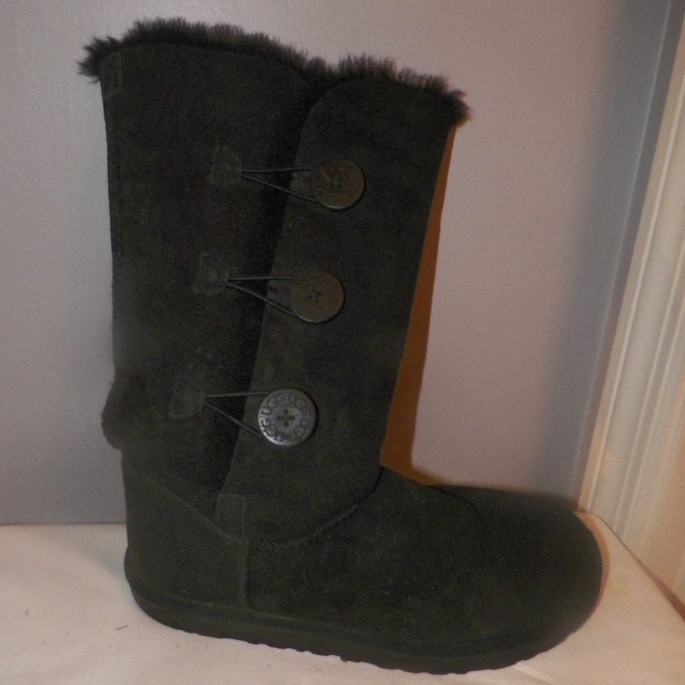 UGG  BAILEYS' TRIPLET BUTTON TALL SHEARLING WATER REPELLENT BOOTS SZ 8